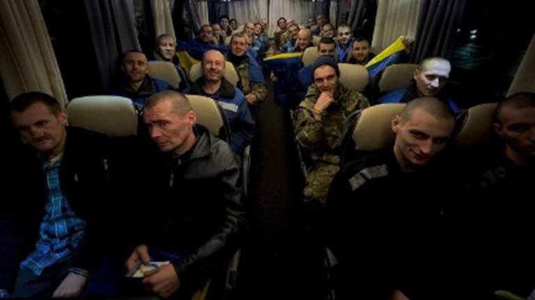 Russia and Ukraine exchange 300 prisoners of war